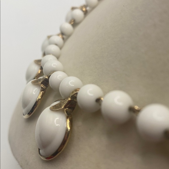 Vintage Trifari Milk Glass Beaded Apples and Gold Tone Necklace